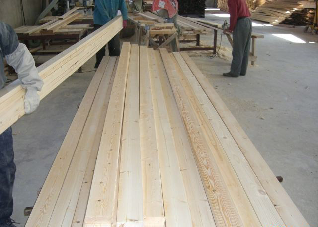 建筑木材 加工现场